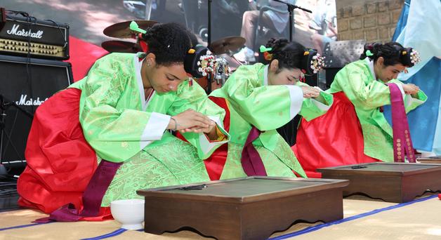 성년의 날 전통 성년례 '절 받으세요'