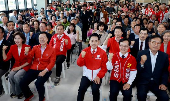 윤용근 후보 선거사무소 개소식 참석한 장동혁 대표