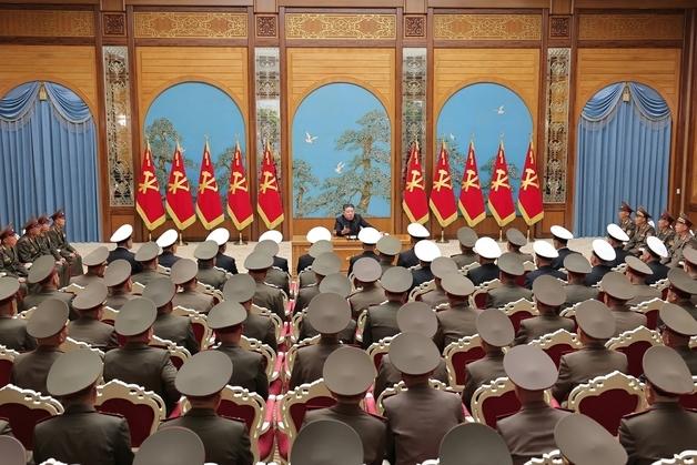 김정은, 전군 사·여단장 회의…"남부국경 최전선 부대 강화"