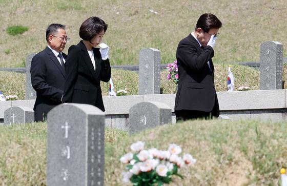 [뉴스1 PICK]광주 찾은 李대통령 "5·18 정신 헌법 전문 수록 최선 다할 것"