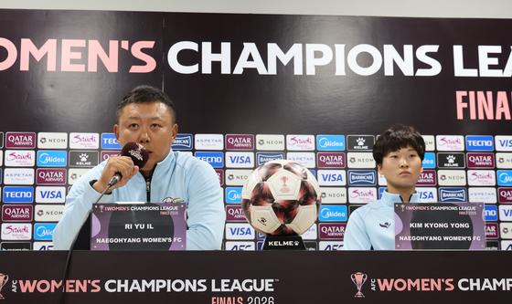 기자회견 하는 내고향여자축구단