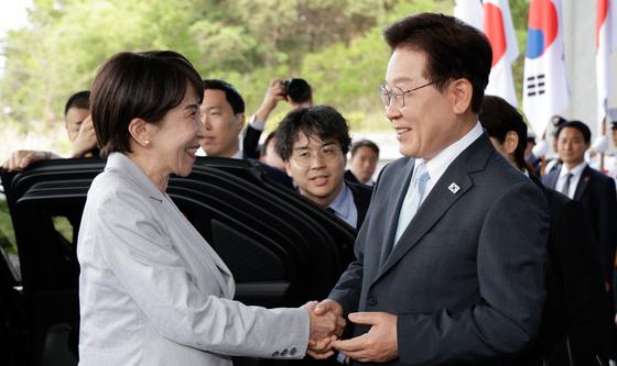 이재명 대통령, 다카이치 사나에 일본 총리 영접