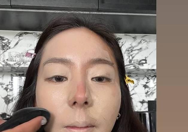 유이 얼굴에 '파데 범벅'…상하이식 '도우인 메이크업' 눈길