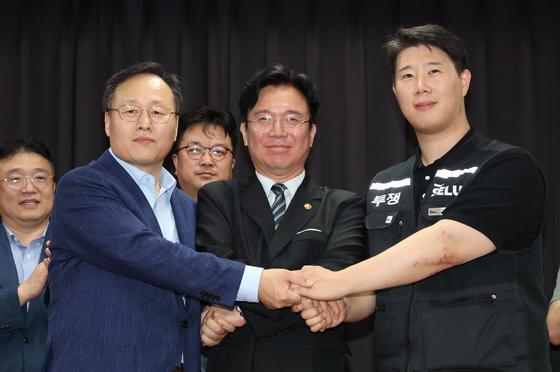 [뉴스1 PICK]삼성전자 노사, 총파업 직전 극적 협상 타결 