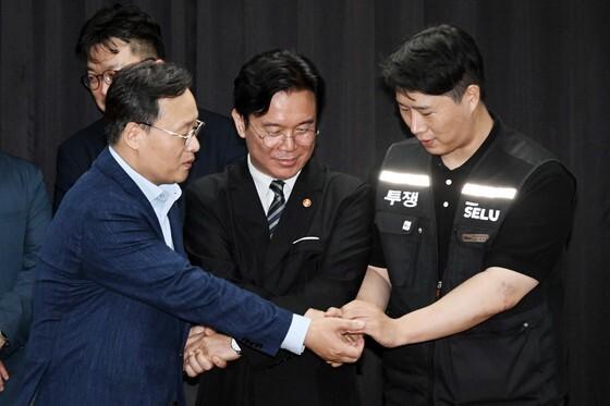 "욕망과 욕망의 충돌"…노동장관이 밝힌 삼성전자 성과급 협상 막전막후