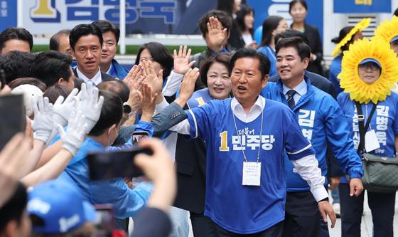 정청래 대표 '선거운동 힘차게'