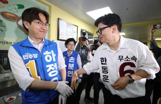 '하정우 어떠냐' 묻자 전재수 "상승세…여론조사 한동훈측 2배가까이 응답"