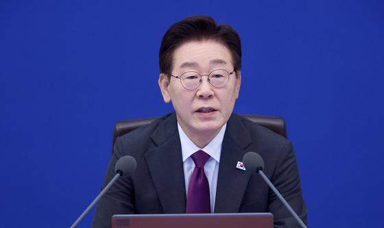 수석보좌관회의 발언하는 이재명 대통령