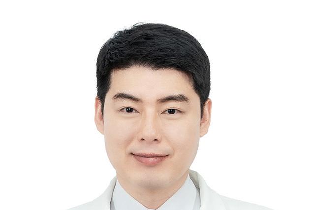 [의학칼럼]날개뼈 통증, 단순 어깨 질환 아닌 목뼈 이상일수도