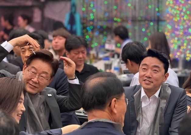 李대통령 익선동 깜짝 방문…아메리카노 주문하며 "거기 커피는 아니죠?"