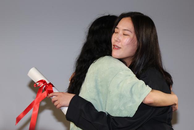 '한국인' 진미송 감독, 라 시네프 2등상 쾌거 "소주 한 잔 하고파" [칸 현장]