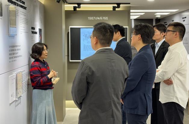 조만호 무신사 대표 등 임직원, 박종철센터 방문해 재차 사과