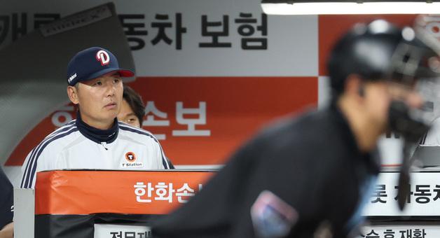 '천적' 왕옌청 만나는 두산…"초반에 타자들이 점수 냈으면"