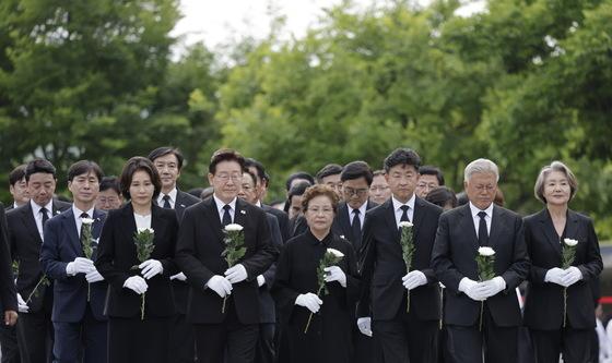 故 노무현 전 대통령 묘소 참배