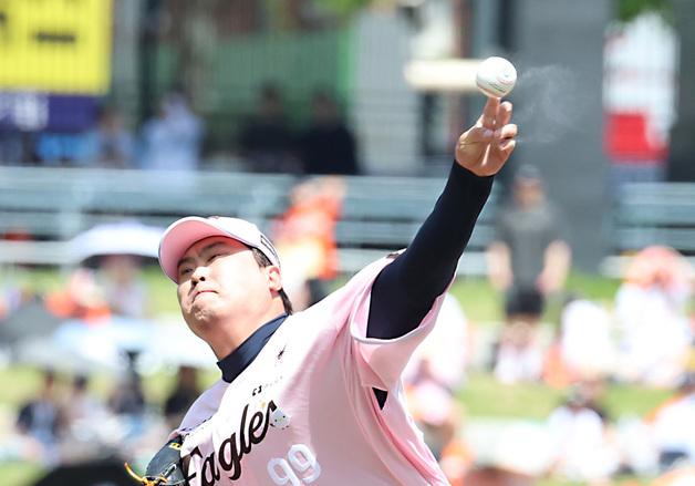 '류현진 한미 통산 200승' 한화, 두산 5-2 제압…3연전 싹쓸이