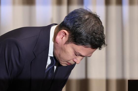 [뉴스1 PICK] 고개 숙인 정용진, "어떠한 변명 안할 것, 모든 책임 나에게 있어"