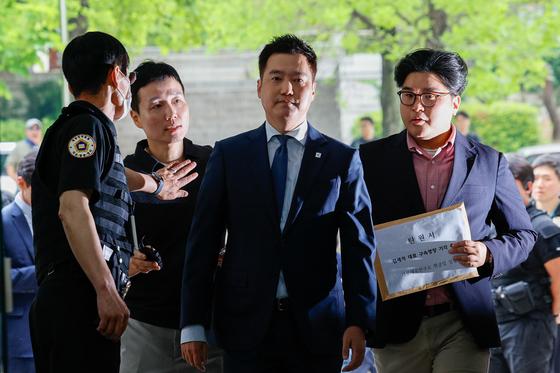 [뉴스1 PICK]배우 김수현 명예훼손 혐의로 영장심사 출석한 가세연 대표