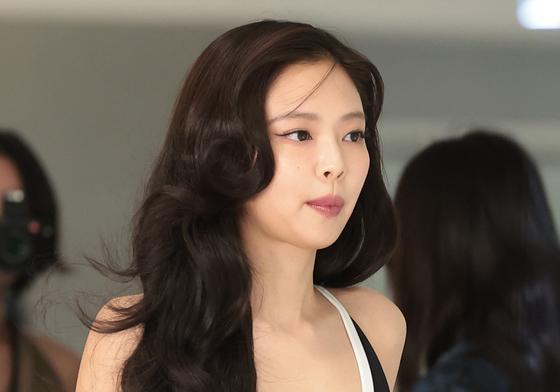 제니, 의상 사고 재가공 영상 유포에 강력 法 대응 "선처 없다"