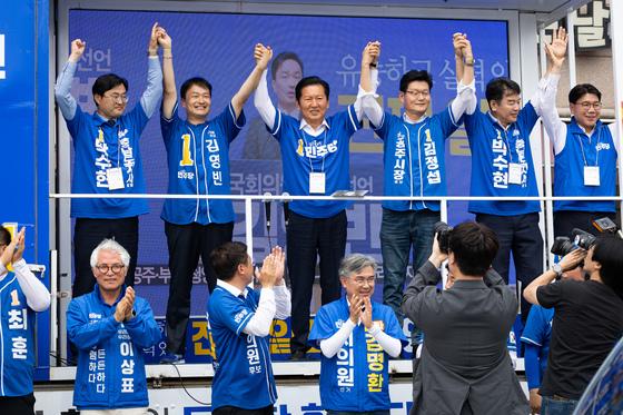 '붕괴 사고' 비난전 수위조절…與 "대전·충남 통합" 野 "이재명만 사는 세상"
