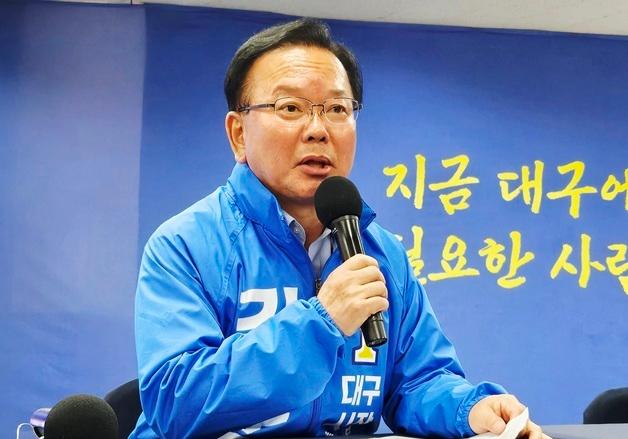 김부겸 "정치판에 전직 대통령 소환하는 것 바람직하지 못해"