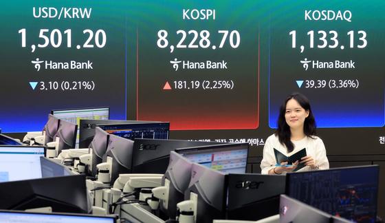 ETF 자금 반도체 몰릴 때…수익률 200% 잭팟, 딴 데서 터졌다