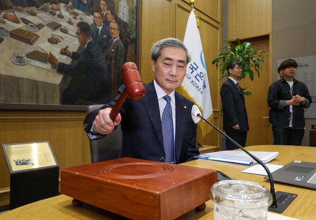 신현송, 첫 금통위서 "갈 길 명확"…연내 기준금리 인상 공식화(종합)