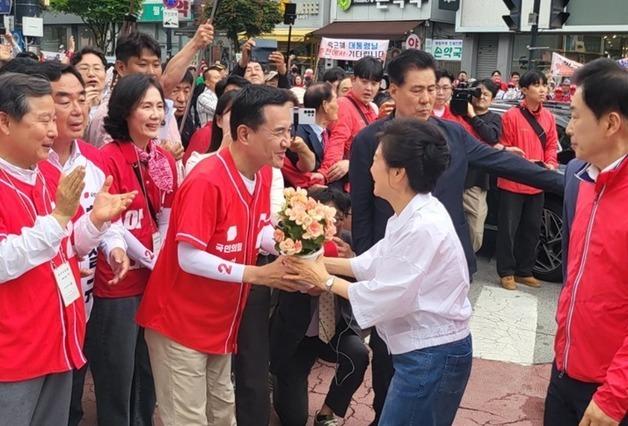 박근혜 오늘은 원주 중앙시장 방문…"김진태, 강원 발전에 꼭 필요"