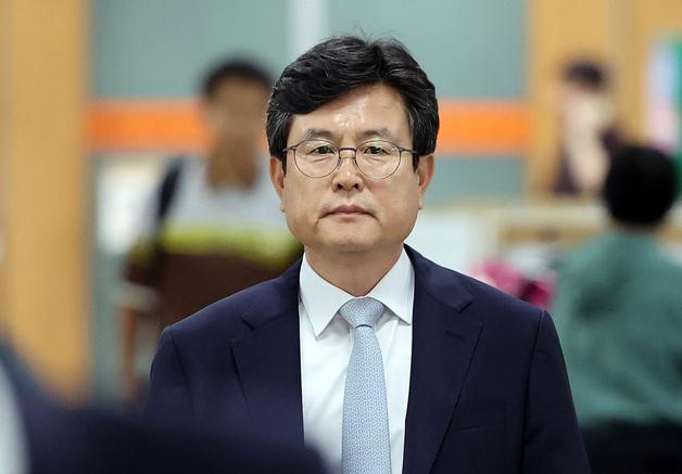 '사후 계엄 선포문' 강의구 징역 1년6개월·법정구속…"죄책 무거워"(종합)