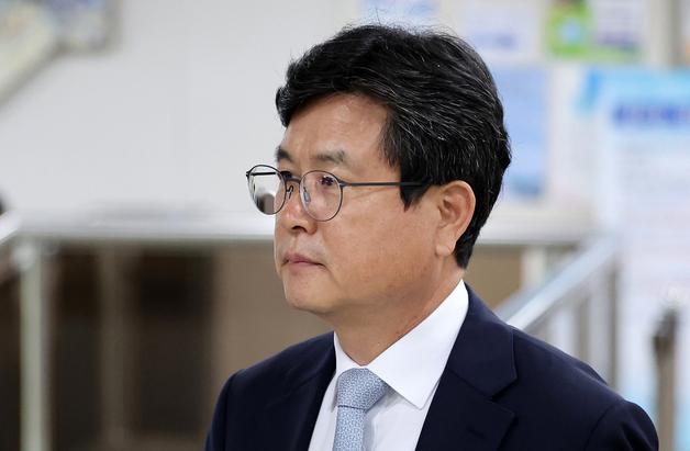 '사후 계엄선포문 작성' 강의구 1심 징역 1년 6개월…법정 구속