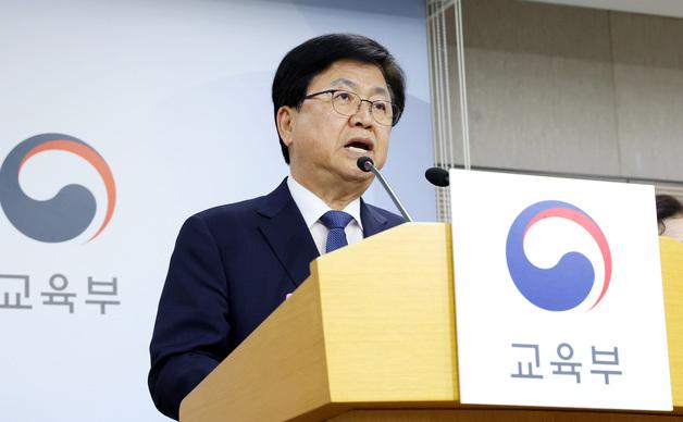 교육장관, 정상화 TF서 과제 점검…교복값·영유아 사교육 문제 논의