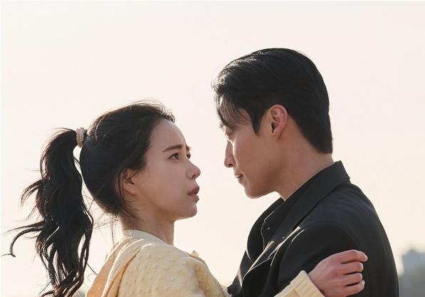 '멋진 신세계' 임지연♥허남준, 키스 이후 '초밀착 스킨십' [N컷]