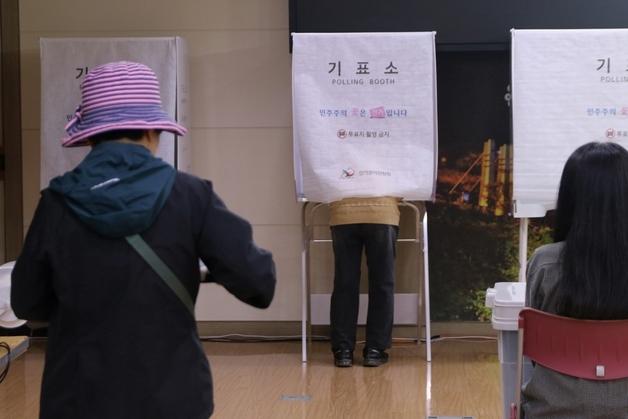 [사전투표] 제주 첫날 오전 8시 1%…8회 때보다 0.01%p↑