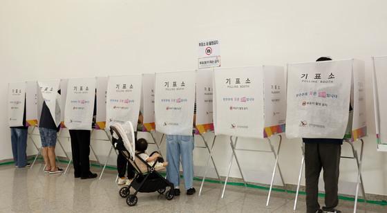 [사전투표] 오전 8시 전남 누적투표율 24.12%…신안 43.44% 기록