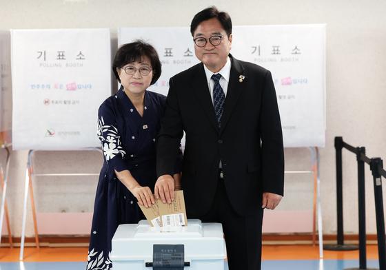 우원식 국회의장, 임기 마지막날 사전투표…"민주주의 가장 소중한 방식"