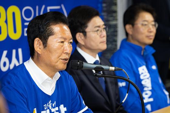 與 "기호 1번에 사전투표"…정청래, 선대위 회의서 李대통령 25번 거론