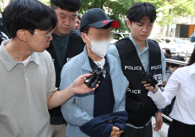 'LG전자 흉기난동' 60대 영장심사 출석…"피해자에 죄송"
