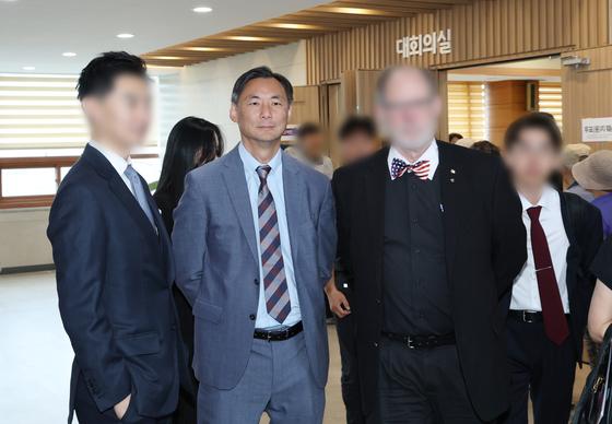 '부정선거론' 모스 탄, 출국정지 취소소송 제기