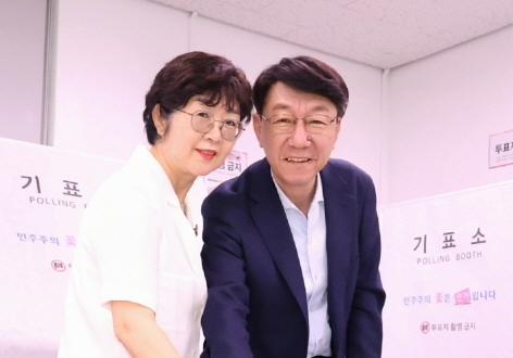 사전투표 마친 우범기 전주시장 "투표에 적극 참여해 달라"