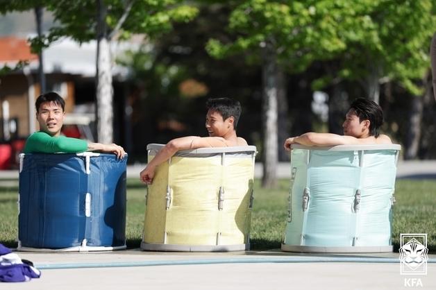 ‘섭씨 40도 온수’에 뛰어든 한국 대표팀…멕시코 ‘열쇼크’ 더위에 대비하라