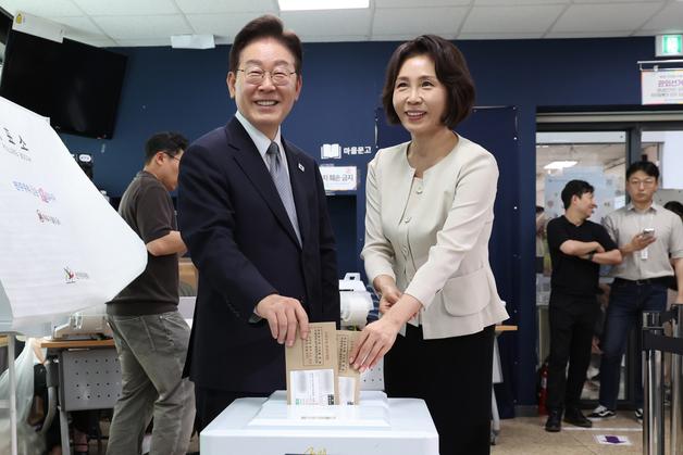 [뉴스1 PICK] 이재명 대통령 부부, 삼청동서 첫날 사전 투표