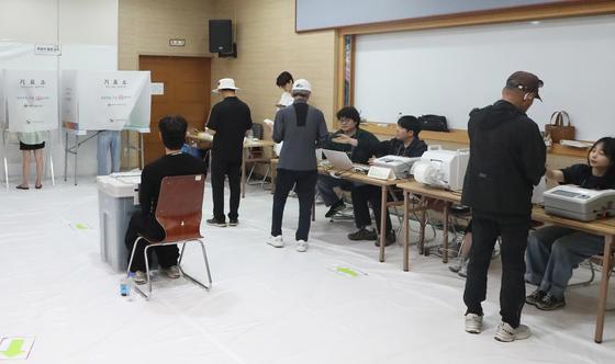 [사전투표] 울산 첫날 낮 2시 6.37%…지난 지선보다 0.65%p↑