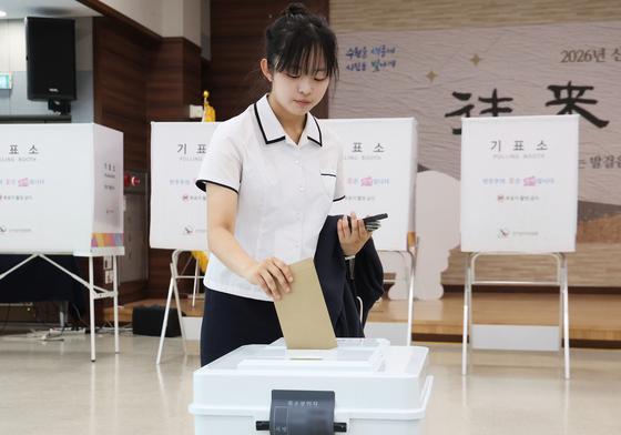 [사전투표] 경기 첫날 9.78%…지난 지선보다 0.78%p↑