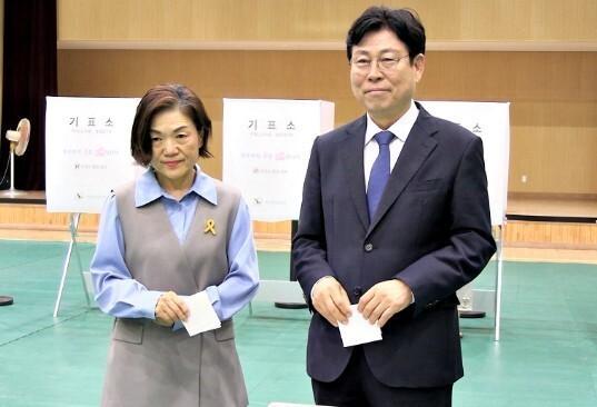 임전수는 해밀동, 원성수는 한솔동…세종교육감 후보들 첫날 투표