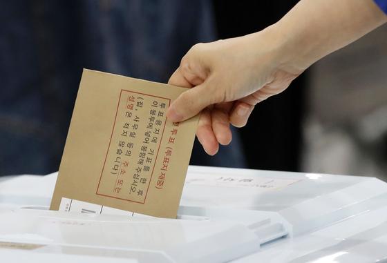 [사전투표] 1일차 11.6%, 지선 역대 최고치…전남 22.31%·대구 9.02%(종합)