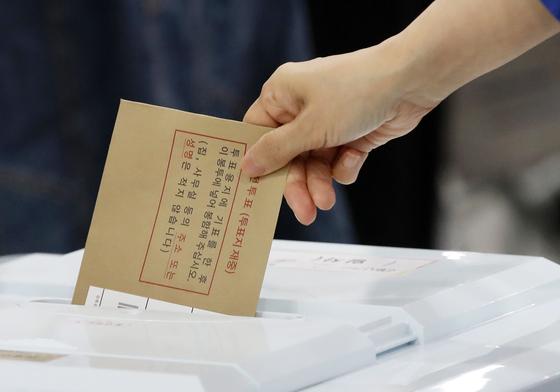[사전투표] 1일차 11.6%, 지선 역대 최고치…전남 22.31%·대구 9.02%(종합)