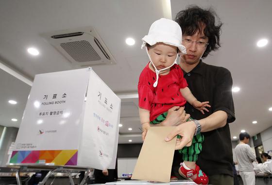  6·3 지선 첫날 사전투표율 11.6%…4년 전보다 1.42%p↑