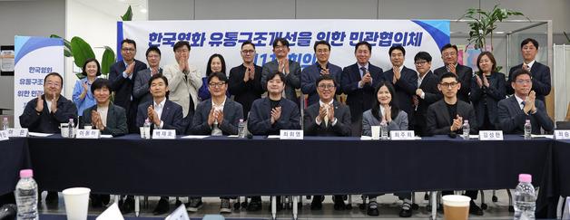 영화산업 명운 걸린 '홀드백'…"갈비뼈 부러지는 부작용 감수" 8월 결론(종합)