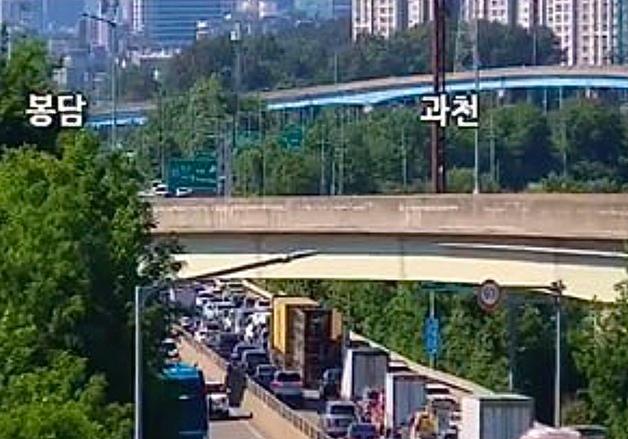 과천봉담도시고속화도로 금곡IC 부근서 9중 추돌…5명 부상