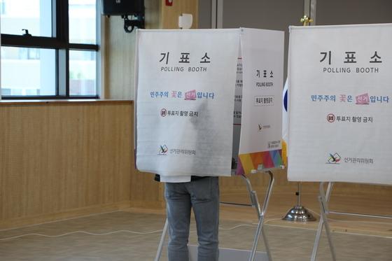 [사전투표] 오전 12시 전남 29.86%…신안 51.15% '전국 1위'
