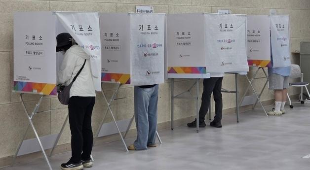 "비방보다 정책 경쟁"…사전투표 둘째 날 전북 곳곳 유권자 발길
